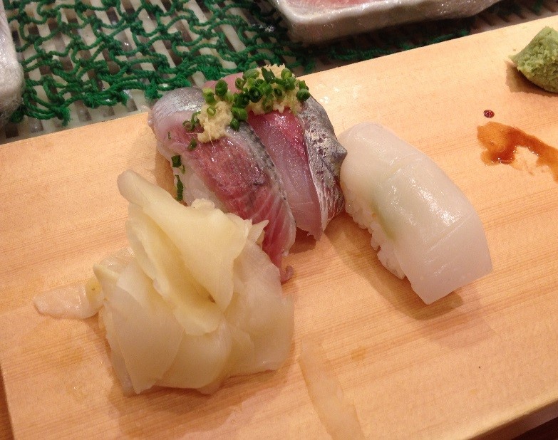 Kleine Sushi-Auswahl mit eingelegtem Ingwer im Sushi-sen_Copyright Jenny Bergold